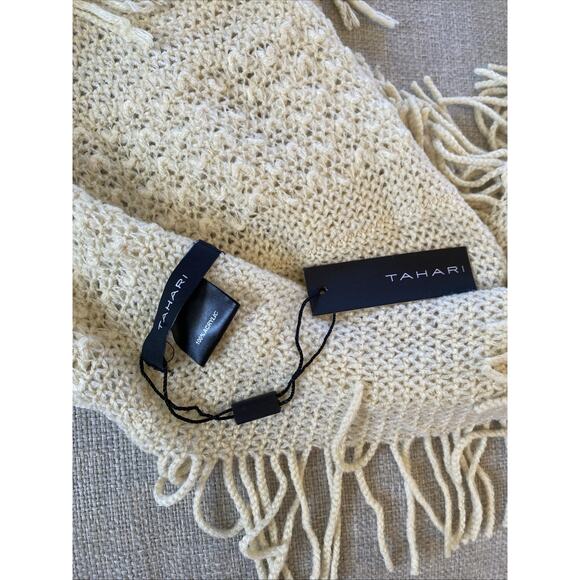 NWT $68 Tahari Soft Infinity Ivory Knit Boho Women’s Scarf Winter Tassels - Picture 8 of 8